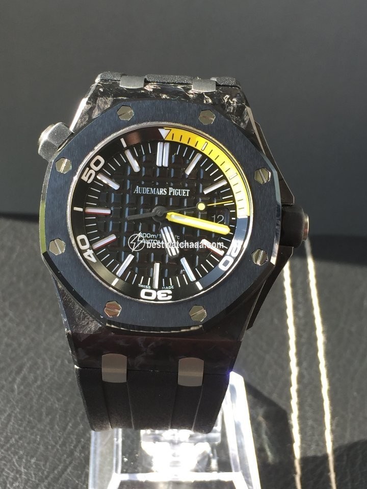 Audemars Piguet Royal Oak Offshore Diver Mens watch Unisex Automatic Carbon 15706AU.00.A002CA.01