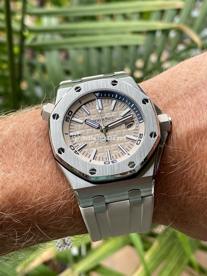 Audemars Piguet Royal Oak Offshore Diver Mens watch Unisex Automatic Steel 15710ST.OO.A085CA.01