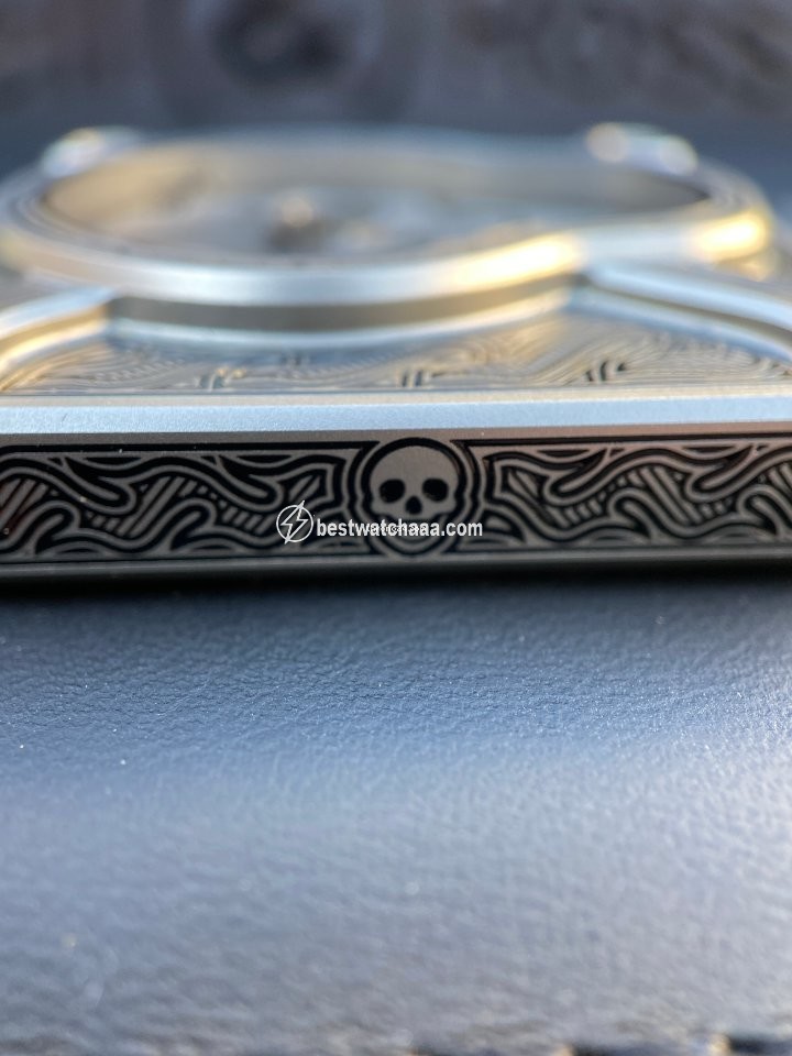 Bell & Ross BR 01-92 Mens watch Unisex Automatic Steel BR0192-SKULL-BURN - gallery