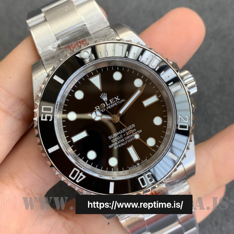 Rolex Submariner 124060 Men Automatic 41MM - gallery