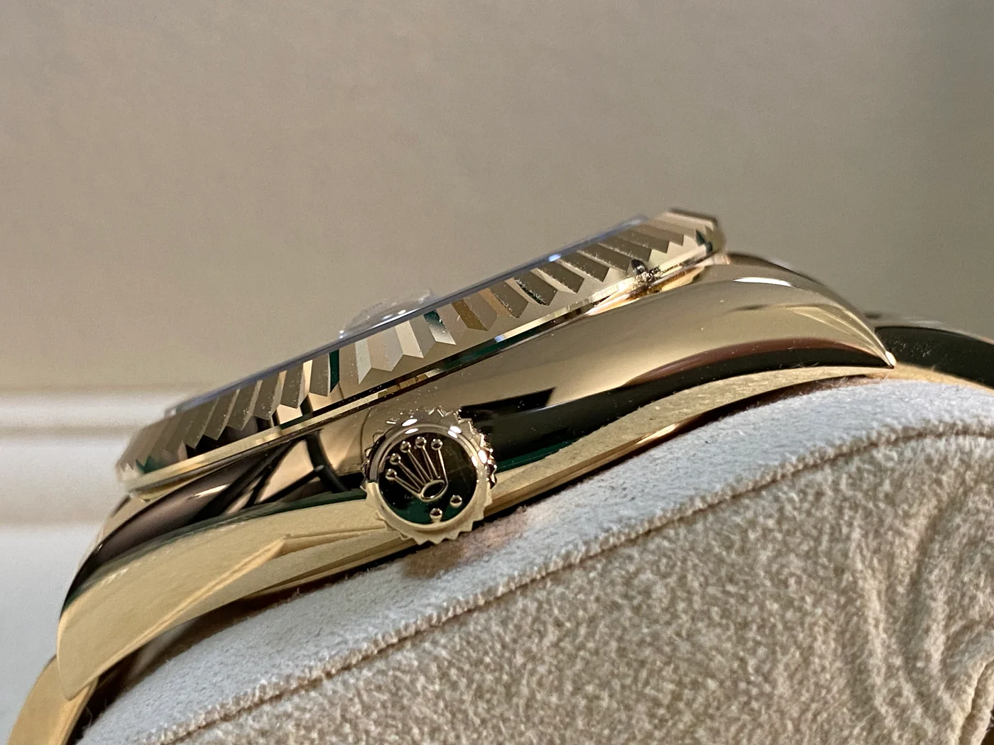 Superclone Rolex Sky-Dweller 42 mm Champagne Dial 336938 - gallery