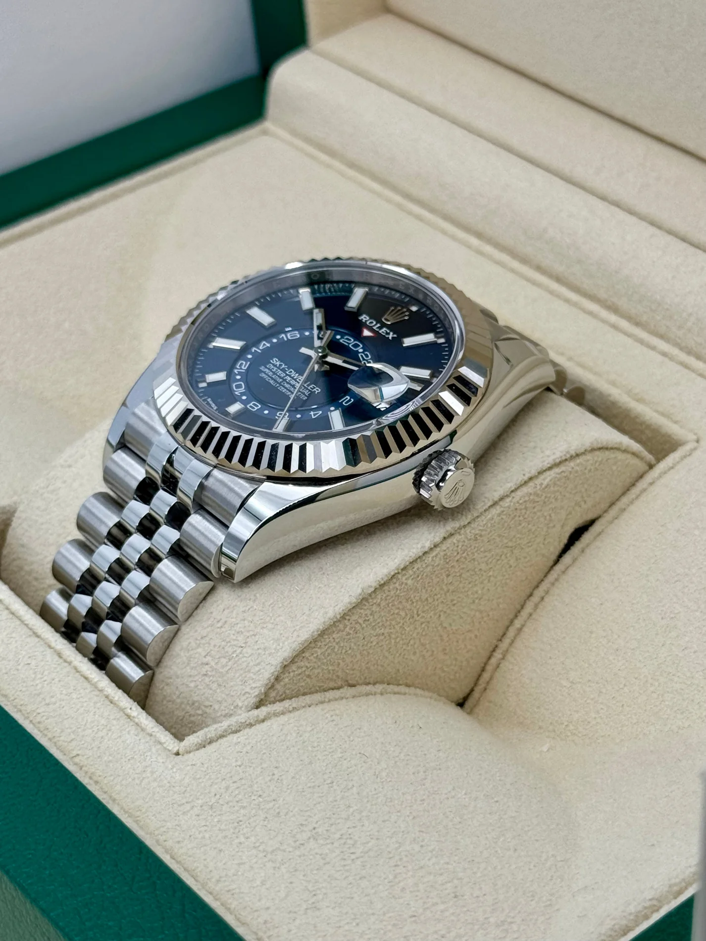 Superclone Rolex Sky-Dweller 42 mm Bright blue Dial 336934 Jubilee - gallery