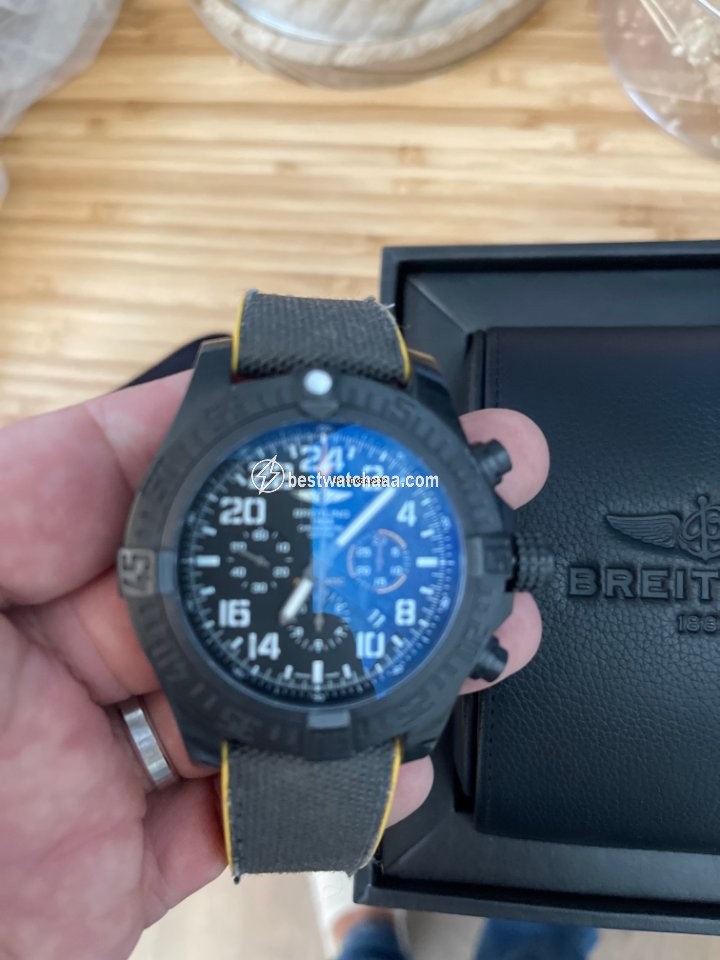 Breitling Avenger Hurricane Mens watch Unisex Automatic Steel XB1210E4 BE89 257S X20D.4 - gallery