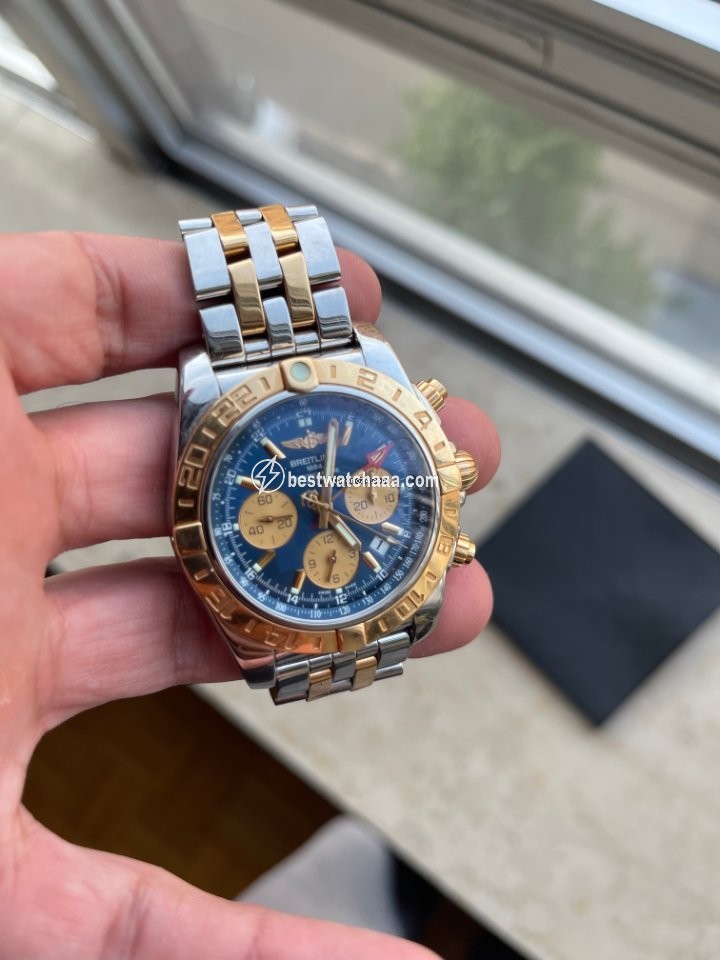 Breitling Chronomat 44 GMT Mens watch Unisex Gold Steel CB042012 C858 - gallery