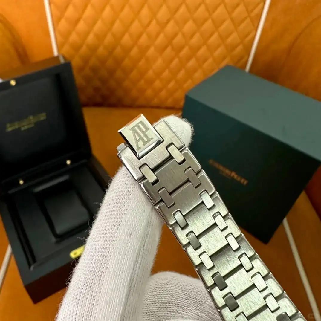 Audemars Piguet Royal Oak Selfwinding Black 15451ST.ZZ.1256ST.01 - gallery
