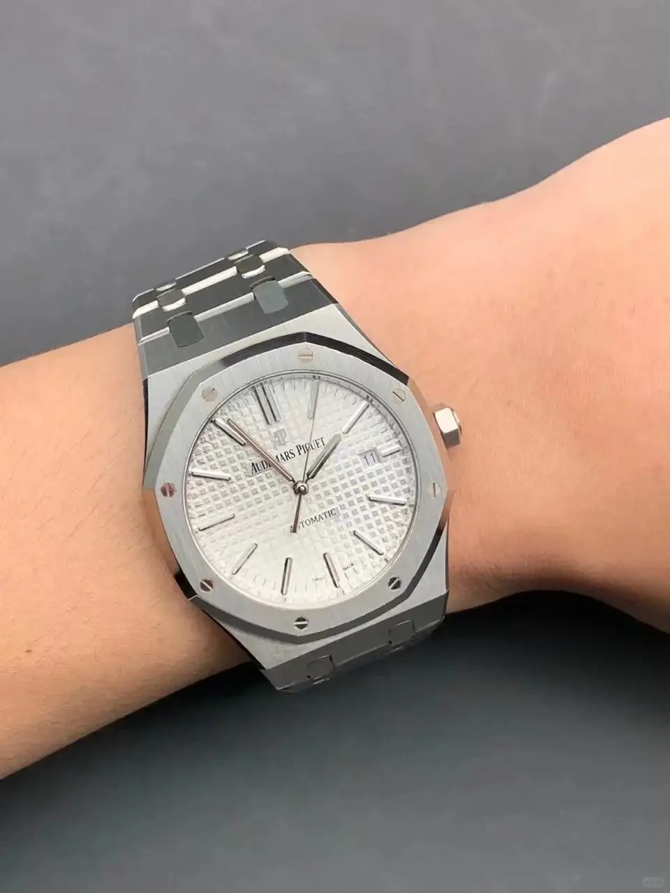 Audemars Piguet Royal Oak Selfwinding Silver 15400ST.OO.1220ST.02 - gallery