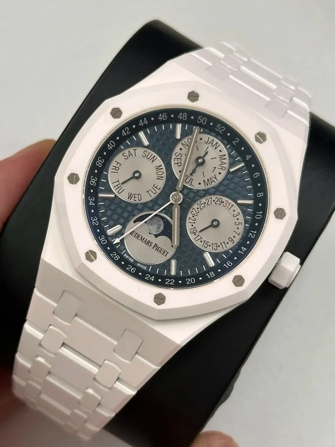 Audemars Piguet Royal Oak Perpetual Calendar Blue 26579CB.OO.1225CB.01 - gallery