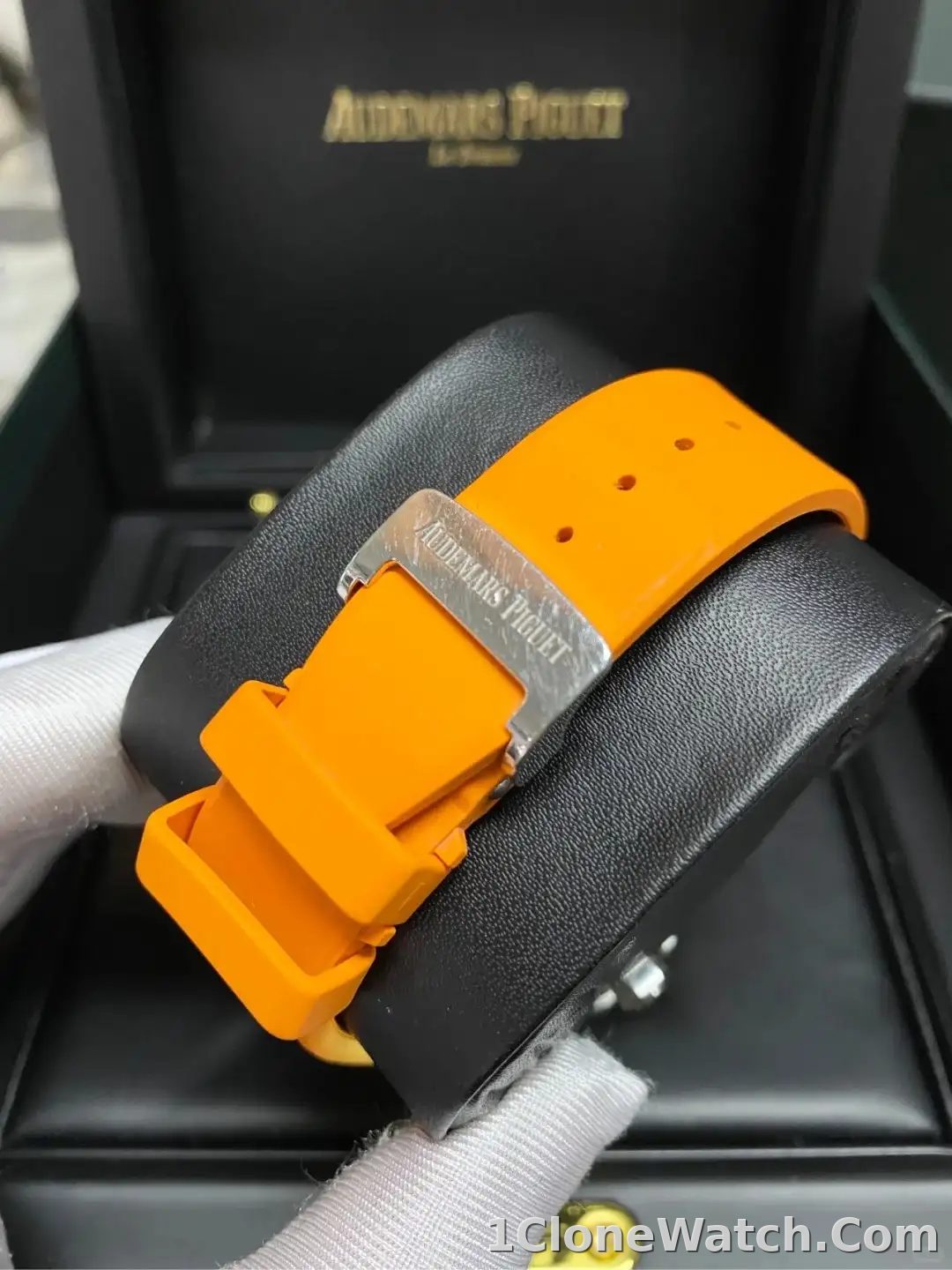 Audemars Piguet Royal Oak Offshore Selfwinding Chronograph Orange 26231ST.ZZ.D070CA.01