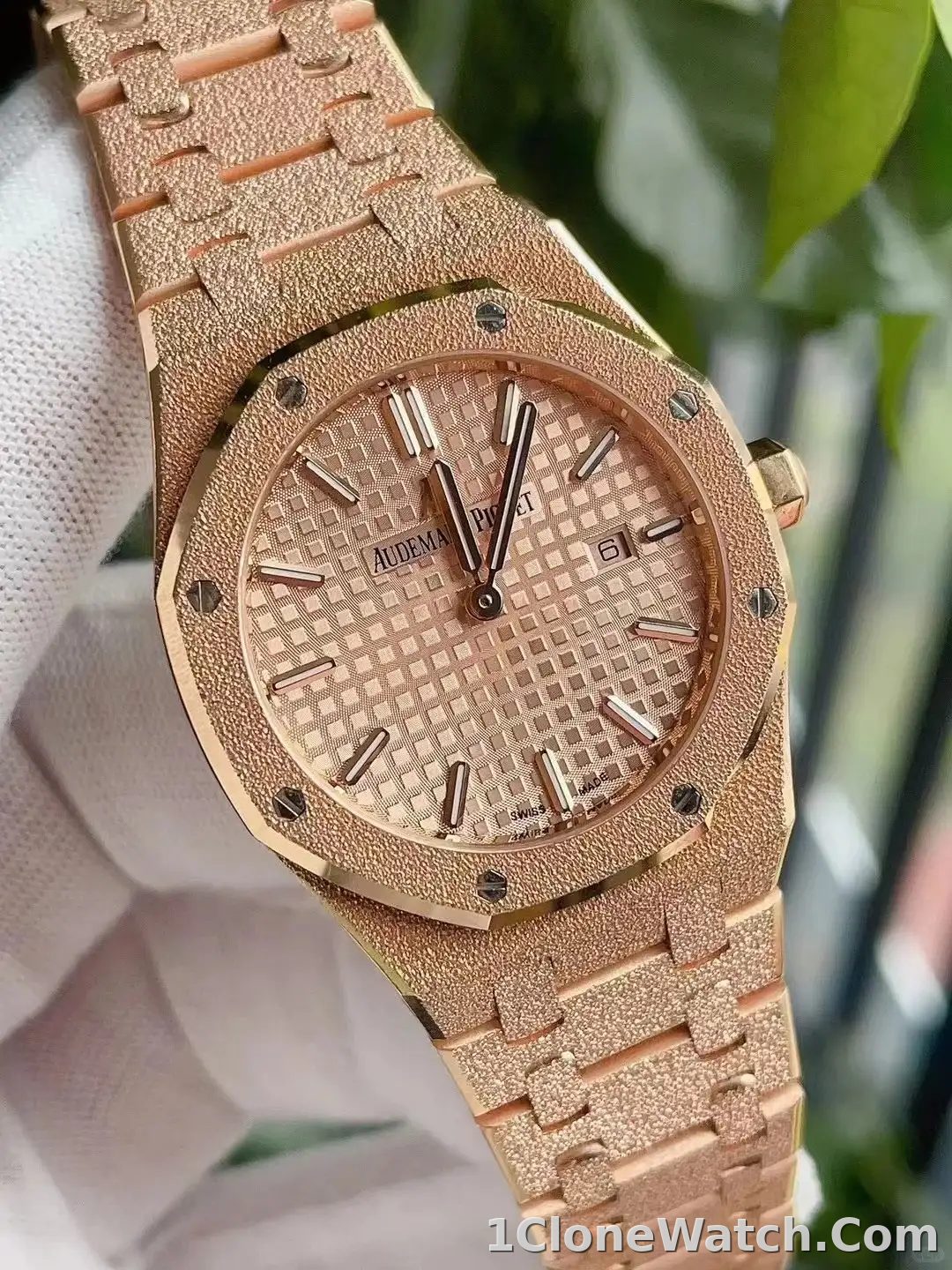 Audemars Piguet Royal Oak Frosted Gold Quartz Gold 67653OR.GG.1263OR.02