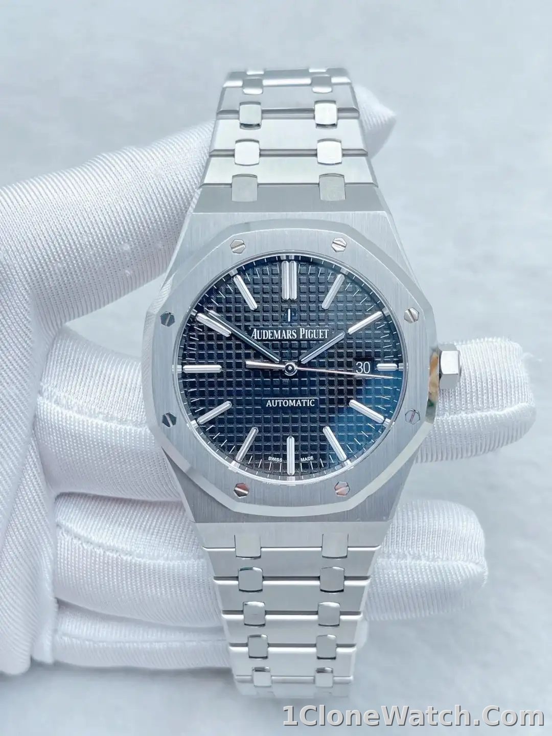Audemars Piguet Royal Oak Selfwinding Blue 15400ST.OO.1220ST.03