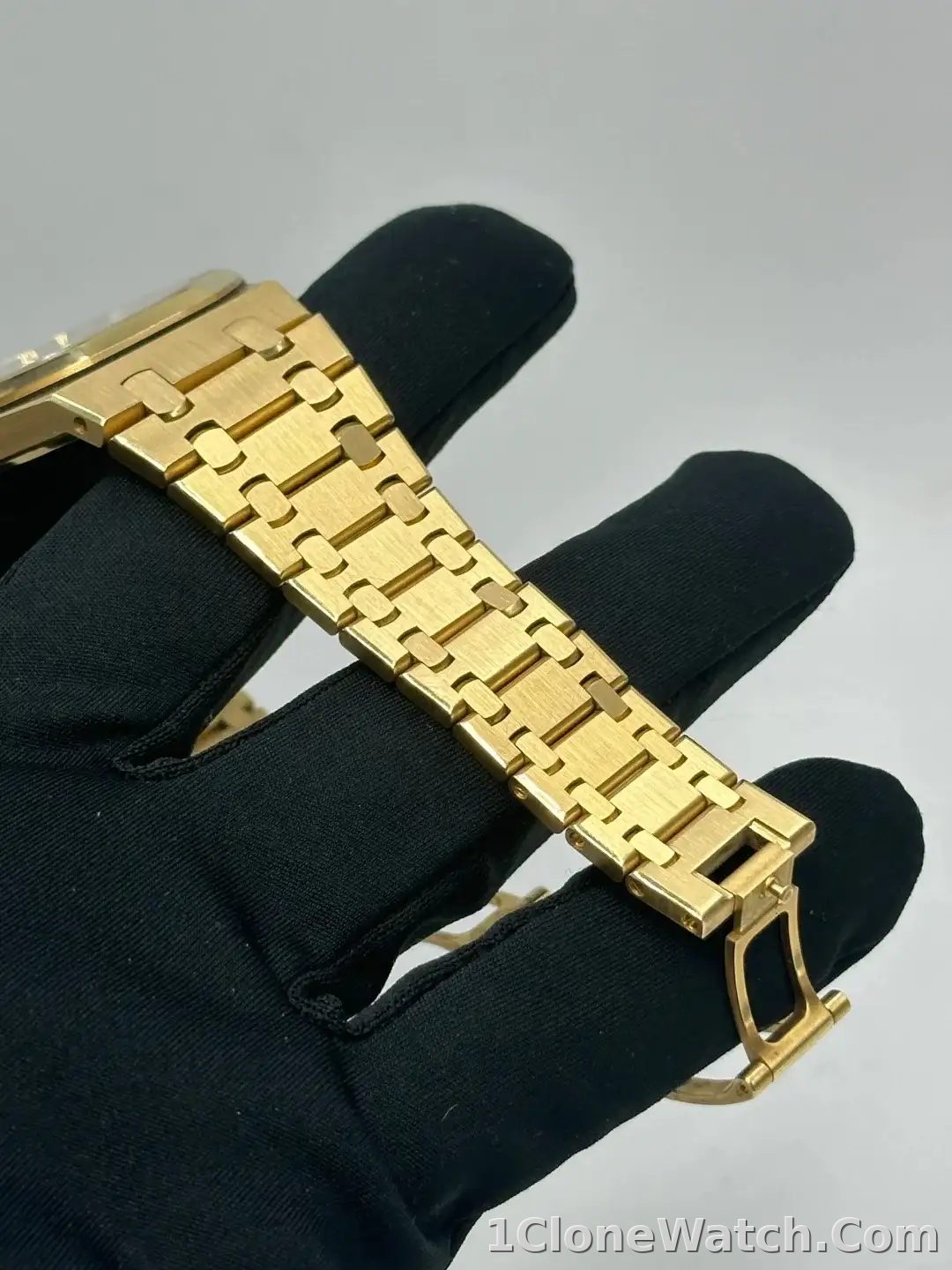 Audemars Piguet Royal Oak Jumbo Extra-Thin Gold 15202BA.OO.1240BA.02