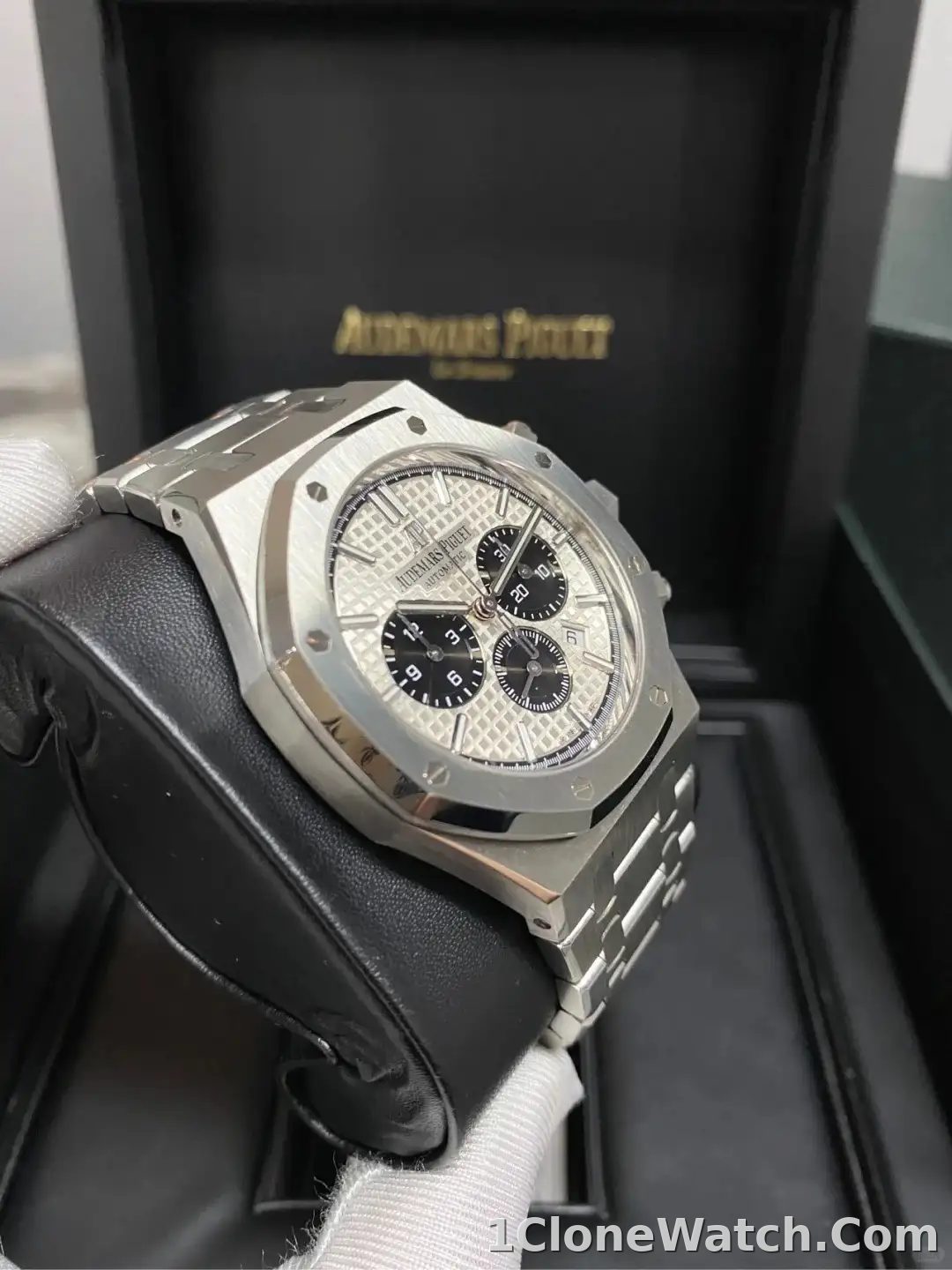 Audemars Piguet Royal Oak Selfwinding Chronograph Silver 26331ST.OO.1220ST.03