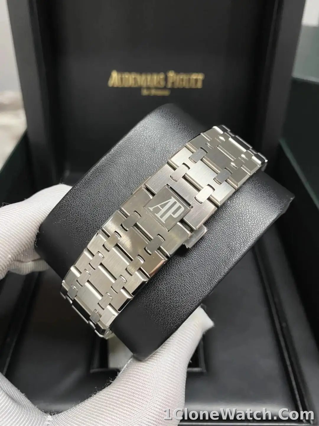 Audemars Piguet Royal Oak Selfwinding Chronograph Silver 26331ST.OO.1220ST.03