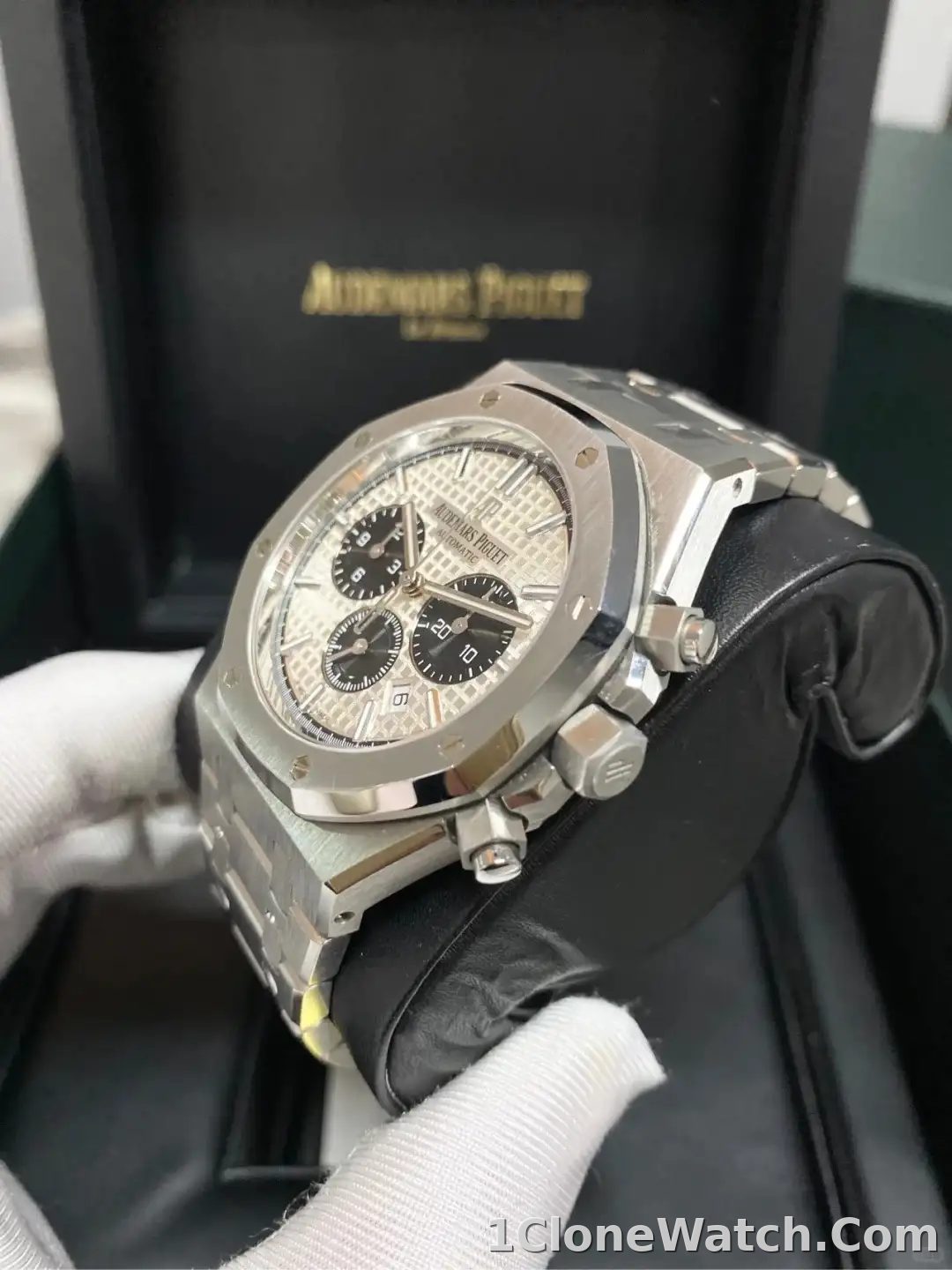 Audemars Piguet Royal Oak Selfwinding Chronograph Silver 26331ST.OO.1220ST.03