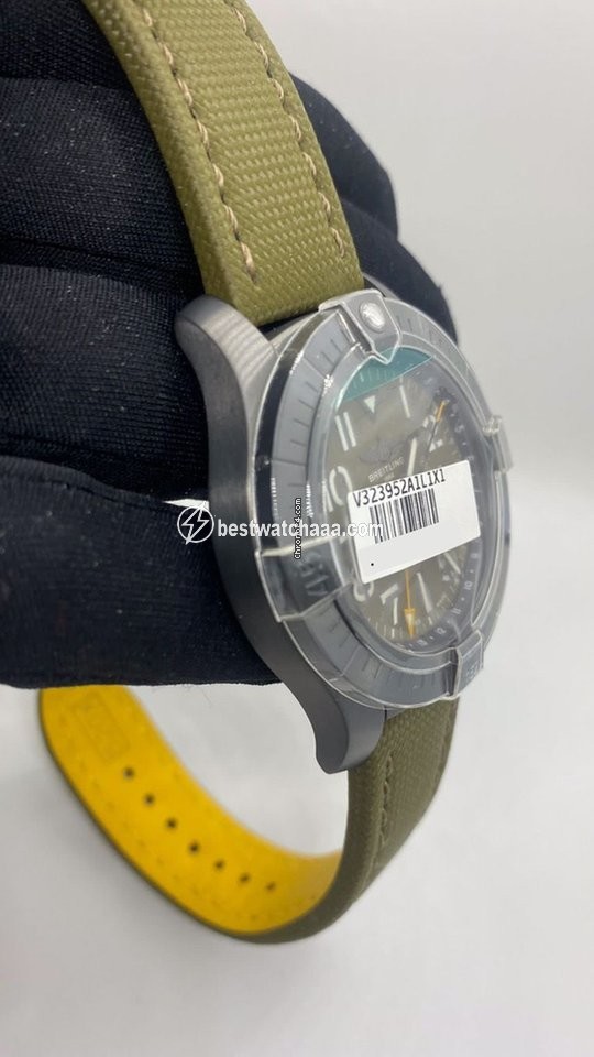 Breitling Avenger Mens watch Unisex Automatic Titanium V323952A1L1X1 - gallery