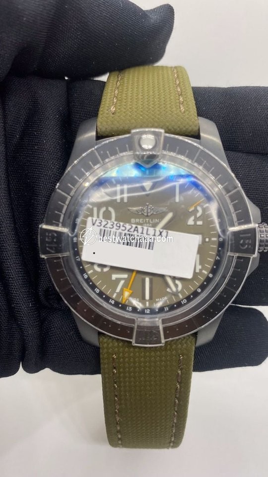 Breitling Avenger Mens watch Unisex Automatic Titanium V323952A1L1X1 - gallery