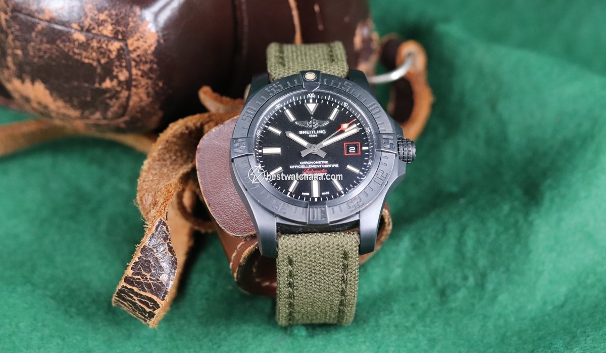 Breitling Avenger Blackbird 44 Automatic Titanium V1731110  BD74