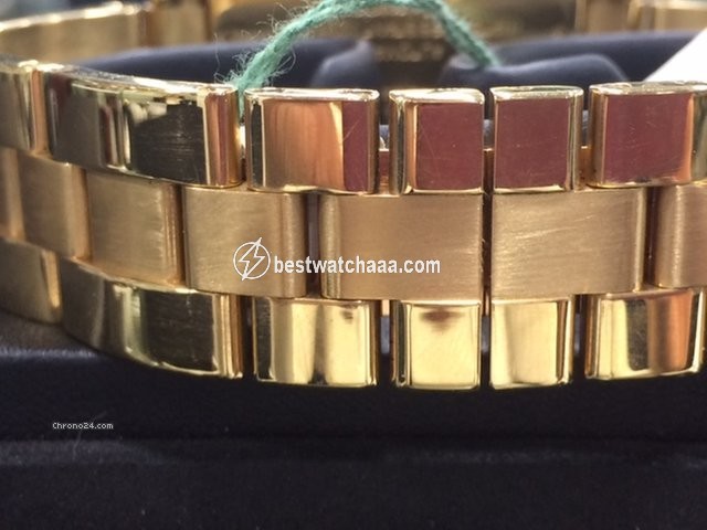Cartier Roadster Automatic Yellow gold W62005V1 - gallery