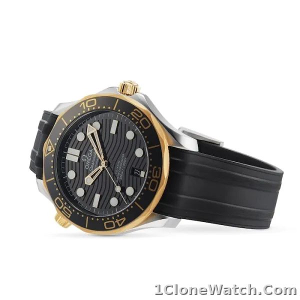 Omega Seamaster Men Automatic Black Rubber Watch O21022422001001 - detail