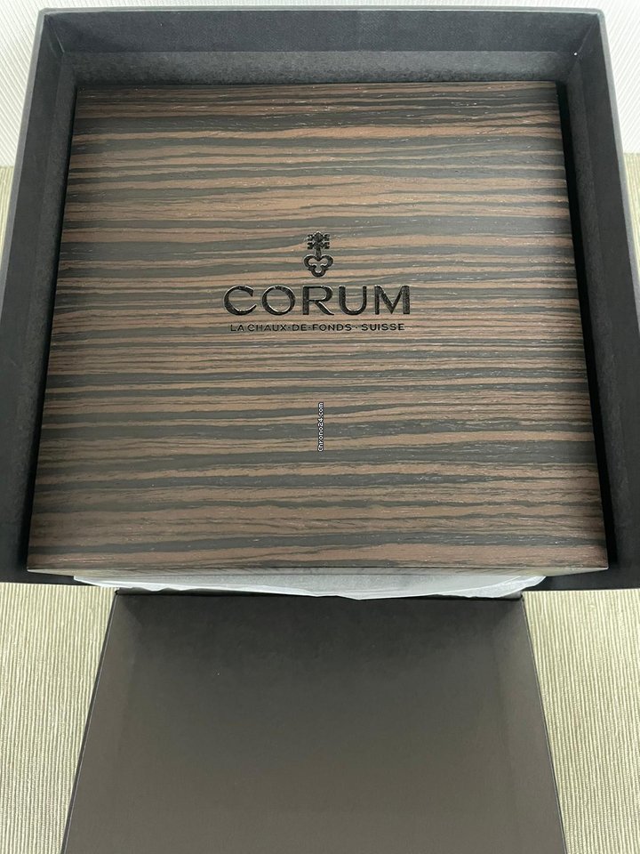 Corum Admirals Cup Legend 38 Mens watch Unisex Automatic Gold Steel 082.101.29 0F41 PN10 - gallery