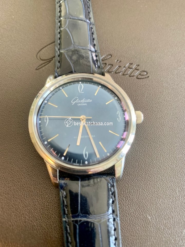 Glashutte Original Sixties Mens watch Unisex Automatic Steel 1-39-52-06-02-04