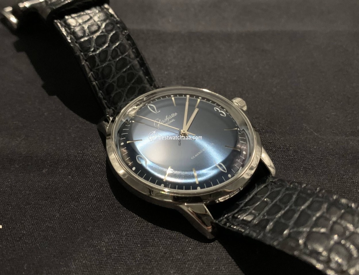 Glashutte Original Sixties Mens watch Unisex Automatic 1-39-52-01-02-04