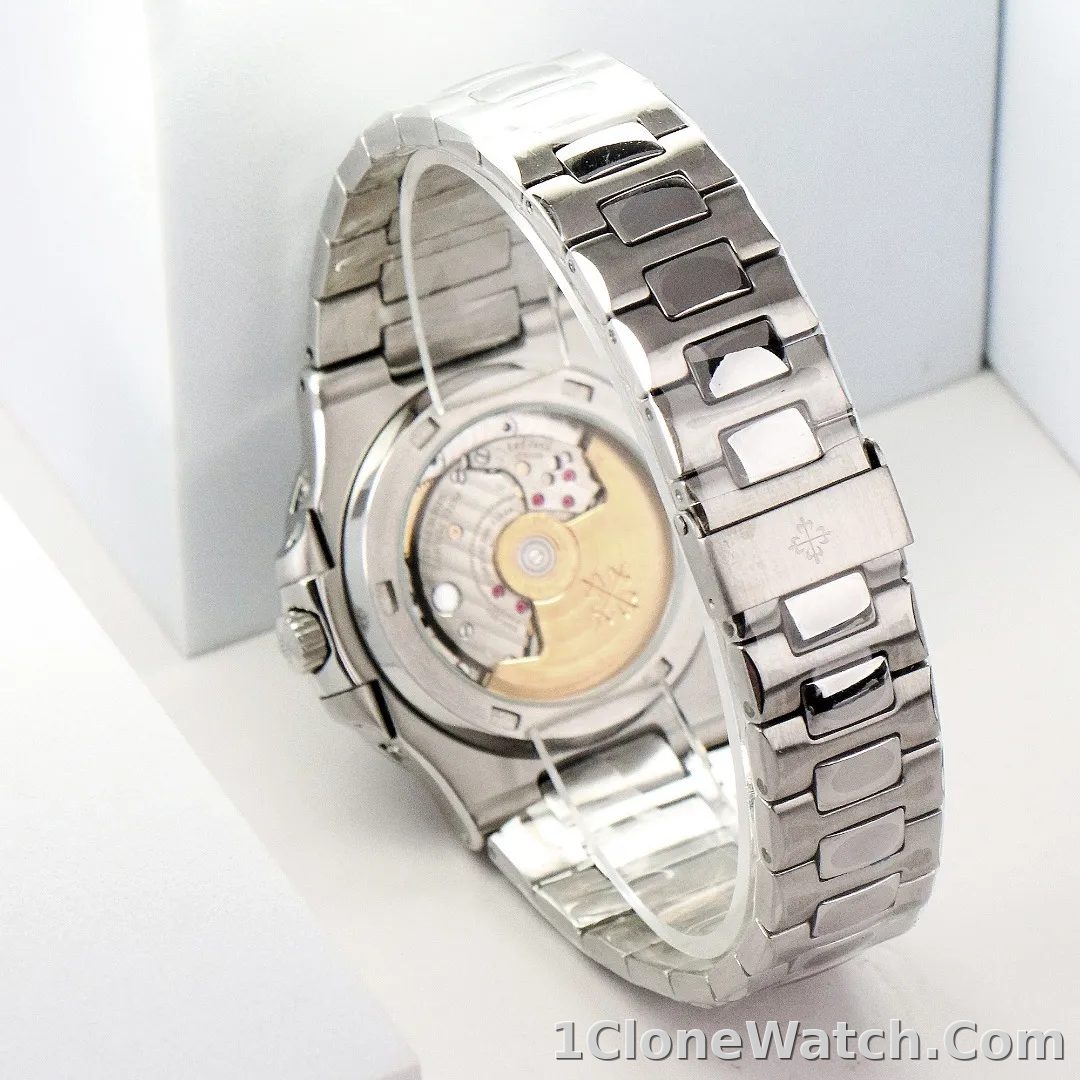 Patek Philippe Nautilus Green Perpetual Calendar - detail