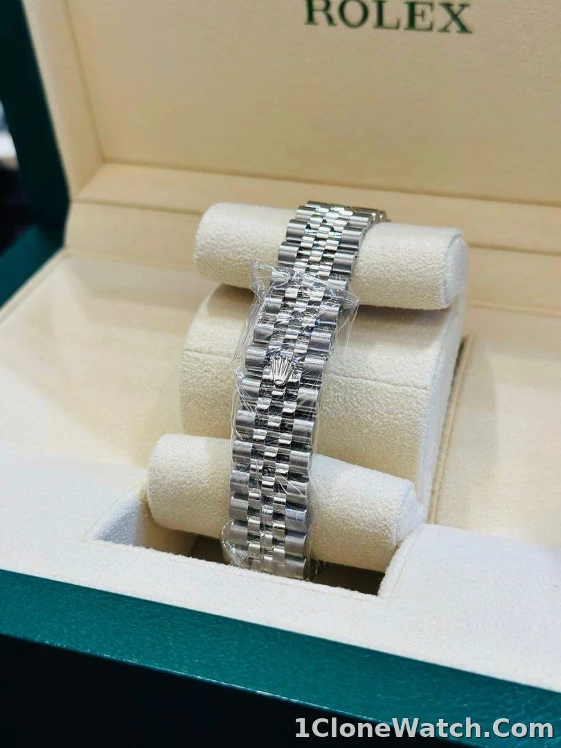 Rolex Datejust 31mm Pink Dial 278384RBR - detail
