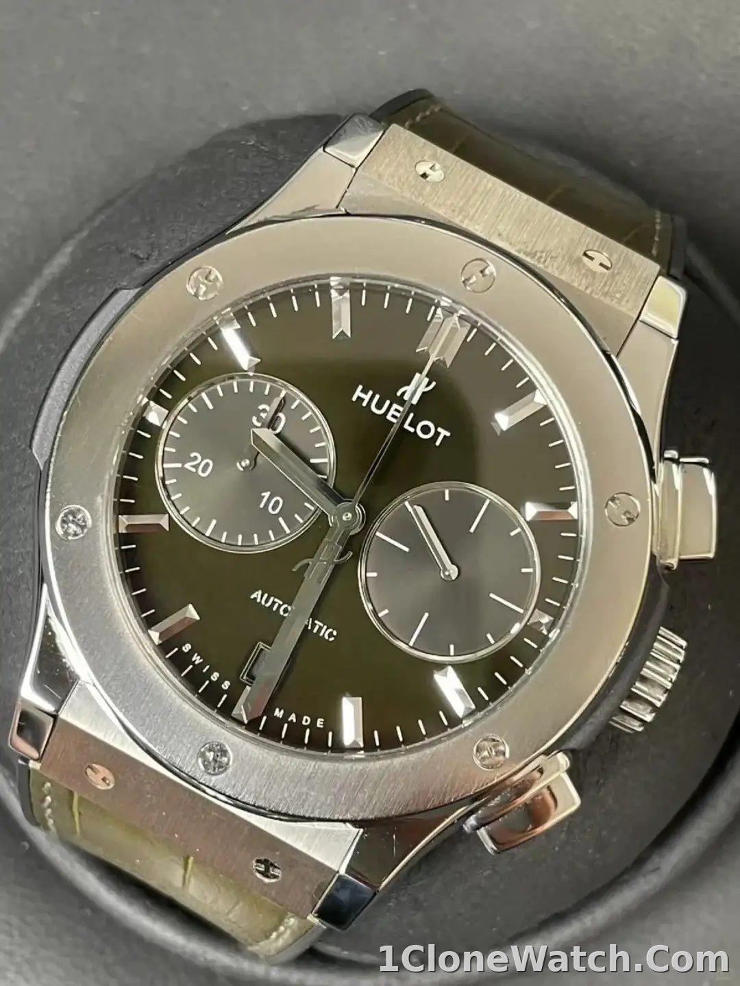 Hublot Classic Fusion Men Automatic Green Alligator Watch 541.NX.8970.LR