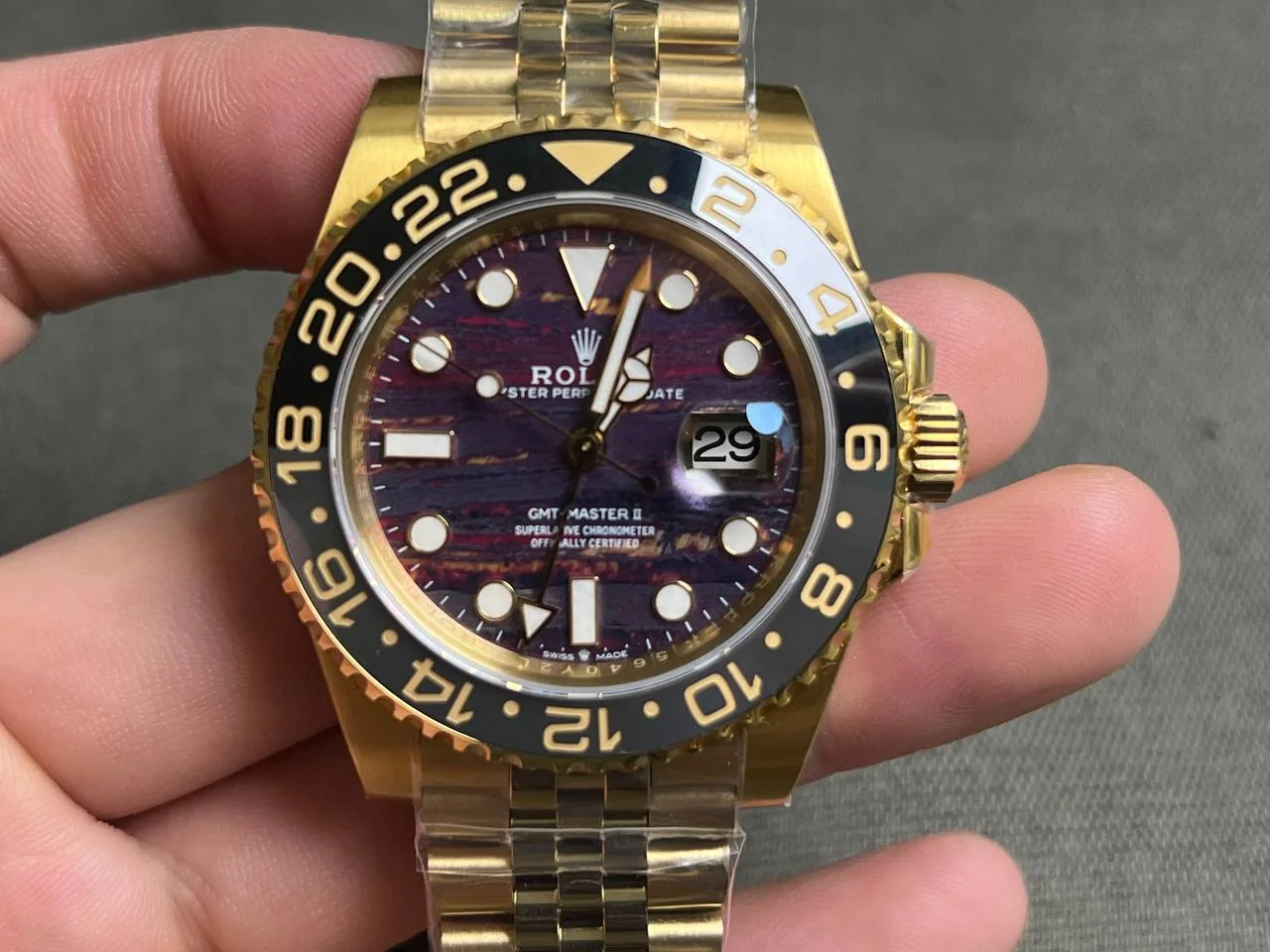 Superclone Rolex GMT-Master II 40 mm 126718GRNR Tiger Iron Dial - gallery