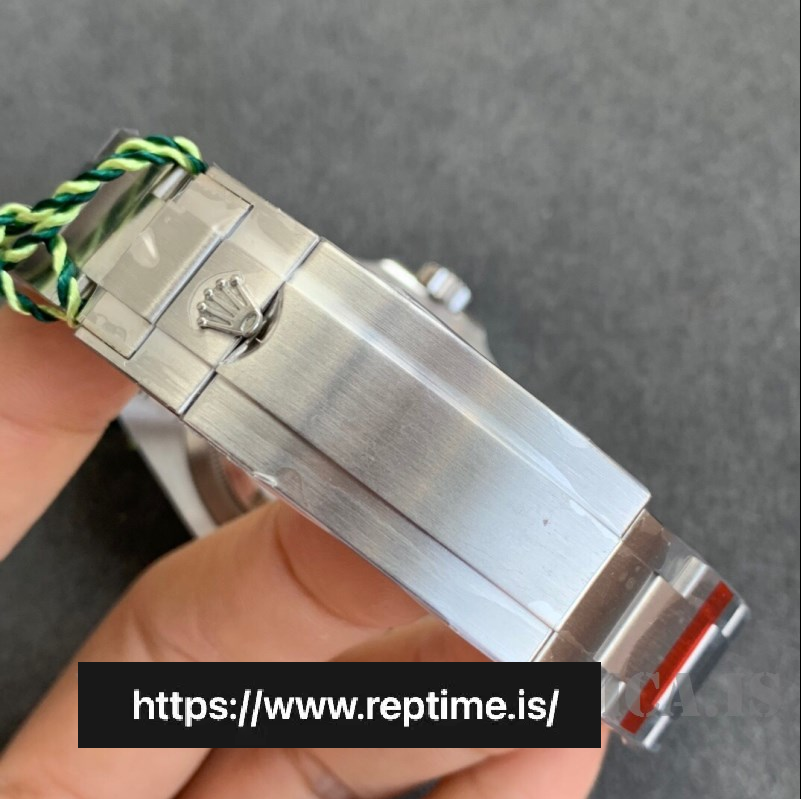 Rolex Submariner 124060 Men Automatic 41MM - gallery