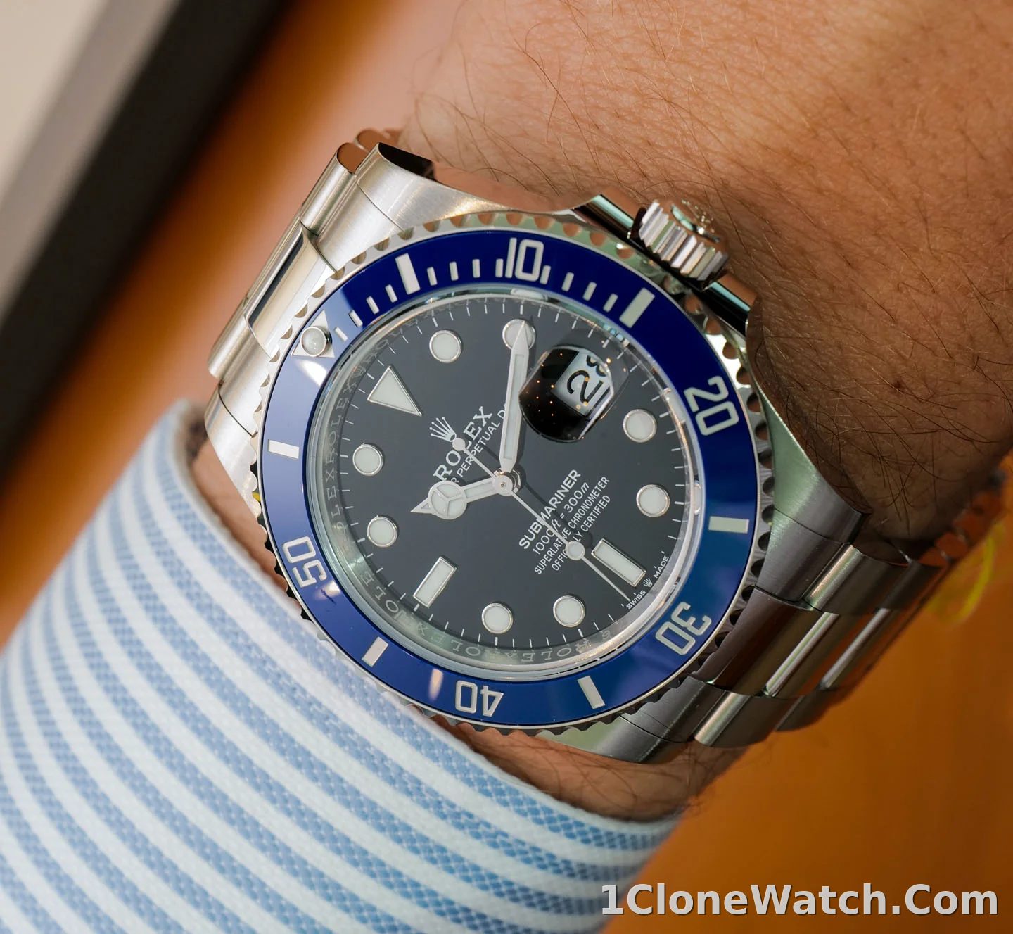 Rolex Submariner 41mm Black Dial 126619LB - detail