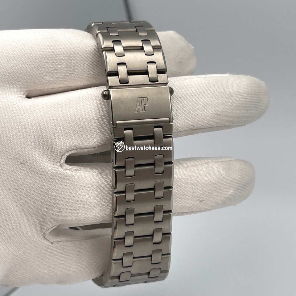 Audemars Piguet Royal Oak Offshore Chronograph Mens watch Unisex Automatic Titanium 25854TI.OO.1150TI.01 - gallery